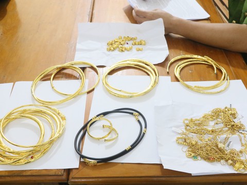 Đột nhập tiệm vàng trộm hơn 183 chỉ vàng, bị bắt trên đường bỏ trốn vào Nam - Ảnh 2. Đột nhập tiệm vàng trộm hơn 183 chỉ vàng, bị bắt trên đường bỏ trốn vào Nam - Ảnh 2.