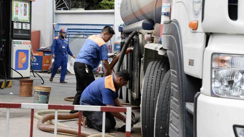 Xăng dầu biến động cũng do khâu trung gian phân phối - Ảnh 2. Xăng dầu biến động cũng do khâu trung gian phân phối - Ảnh 2.