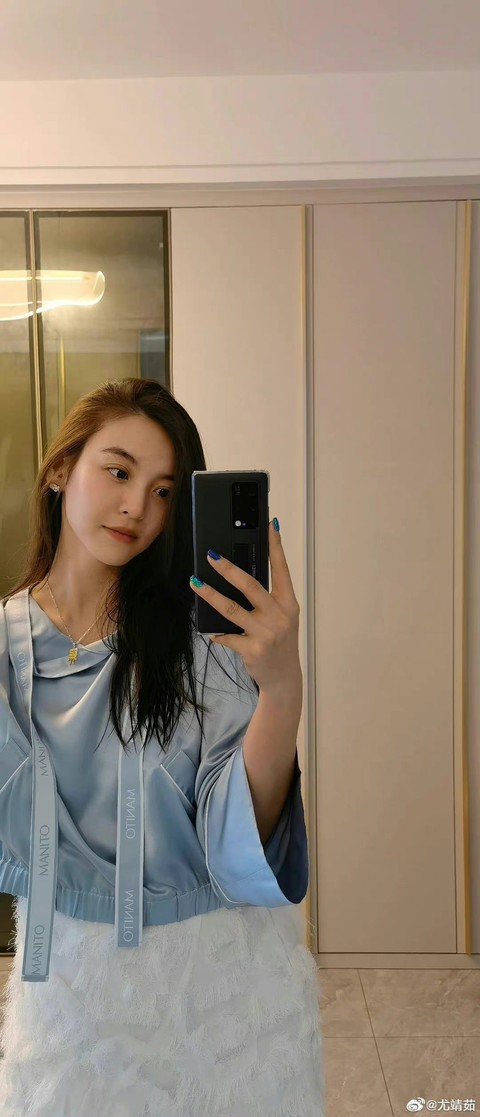 Lưu Khải Uy hẹn hò nữ diễn viên có chồng sau ly hôn Dương Mịch? - Ảnh 4. Lưu Khải Uy hẹn hò nữ diễn viên có chồng sau ly hôn Dương Mịch? - Ảnh 4.