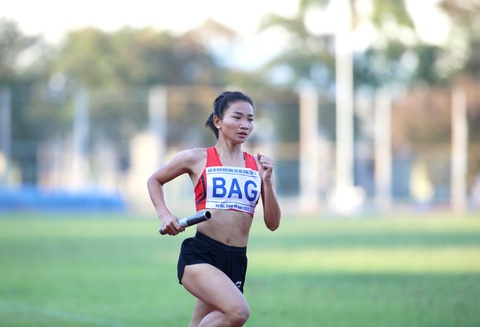 Kiệt sức bám đuổi đối thủ, Nguyễn Thị Oanh không thể giúp Bắc Giang giành vàng - Ảnh 1. Kiệt sức bám đuổi đối thủ, Nguyễn Thị Oanh không thể giúp Bắc Giang giành vàng - Ảnh 1.