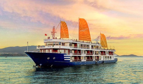 Cho du khách ngủ đêm trên tàu du lịch ở vịnh Nha Trang - Ảnh 1. Cho du khách ngủ đêm trên tàu du lịch ở vịnh Nha Trang - Ảnh 1.