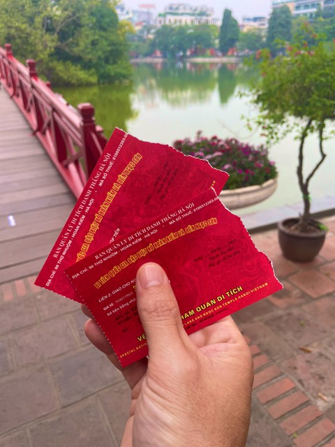 Gao Đỏ, Gao Xanh đến Hà Nội, đi ăn phở bình dân, chén cả bánh đúc nóng - Ảnh 4. Gao Đỏ, Gao Xanh đến Hà Nội, đi ăn phở bình dân, chén cả bánh đúc nóng - Ảnh 4.