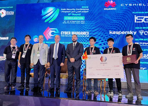 Sinh viên Duy Tân đoạt giải nhì tại ARAB Security Cyber Wargames ở Ai Cập - Ảnh 1. Sinh viên Duy Tân đoạt giải nhì tại ARAB Security Cyber Wargames ở Ai Cập - Ảnh 1.