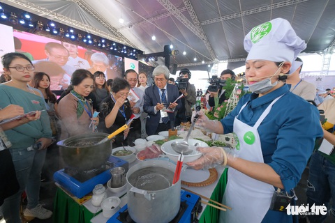 Anh tài nấu phở ngon lên Hà thành ứng thí - Ảnh 1. Anh tài nấu phở ngon lên Hà thành ứng thí - Ảnh 1.