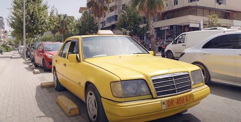Mercedes-Benz E-Class chạy taxi gần 1,6 triệu km: Động cơ vẫn nguyên bản, ‘cả đời’ sửa 1 lần - Ảnh 4. Mercedes-Benz E-Class chạy taxi gần 1,6 triệu km: Động cơ vẫn nguyên bản, ‘cả đời’ sửa 1 lần - Ảnh 4.