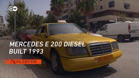 Mercedes-Benz E-Class chạy taxi gần 1,6 triệu km: Động cơ vẫn nguyên bản, ‘cả đời’ sửa 1 lần - Ảnh 1. Mercedes-Benz E-Class chạy taxi gần 1,6 triệu km: Động cơ vẫn nguyên bản, ‘cả đời’ sửa 1 lần - Ảnh 1.