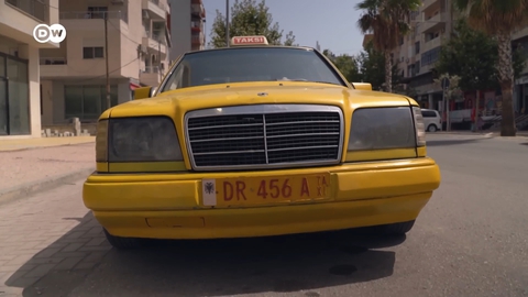 Mercedes-Benz E-Class chạy taxi gần 1,6 triệu km: Động cơ vẫn nguyên bản, ‘cả đời’ sửa 1 lần - Ảnh 5. Mercedes-Benz E-Class chạy taxi gần 1,6 triệu km: Động cơ vẫn nguyên bản, ‘cả đời’ sửa 1 lần - Ảnh 5.