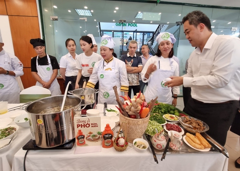 Tương ớt phở Chin-su đồng hành cùng chương trình Ngày của Phở - Ảnh 3. Tương ớt phở Chin-su đồng hành cùng chương trình Ngày của Phở - Ảnh 3.
