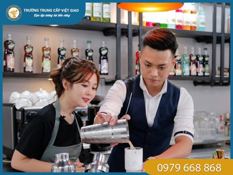 5 khóa ngắn hạn đang hút bạn trẻ học tại Việt Giao - Ảnh 1. 5 khóa ngắn hạn đang hút bạn trẻ học tại Việt Giao - Ảnh 1.