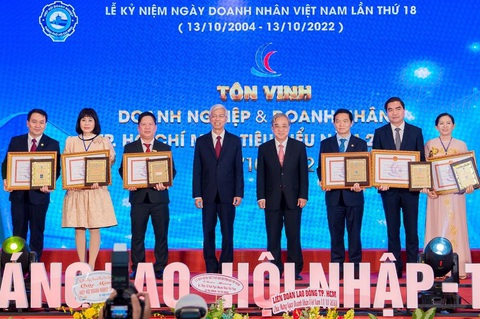 Hưng Thịnh Incons liên tiếp nhận giải thưởng sản phẩm dịch vụ tiêu biểu TP.HCM - Ảnh 2. Hưng Thịnh Incons liên tiếp nhận giải thưởng sản phẩm dịch vụ tiêu biểu TP.HCM - Ảnh 2.