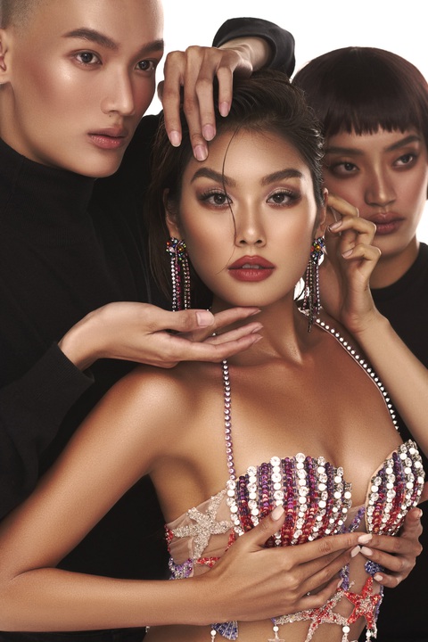 Á hậu Lê Thảo Nhi tung bộ ảnh với phong cách hiếm có khó tìm - Ảnh 4. Á hậu Lê Thảo Nhi tung bộ ảnh với phong cách hiếm có khó tìm - Ảnh 4.