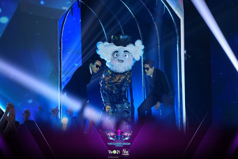 Xuất hiện mascot thứ 16 khiến hội đồng cố vấn há hốc vì độ chịu chơi của Ca sĩ mặt nạ - Ảnh 2. Xuất hiện mascot thứ 16 khiến hội đồng cố vấn há hốc vì độ chịu chơi của Ca sĩ mặt nạ - Ảnh 2.