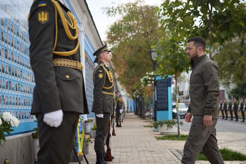 Cầu Crimea tới 2023 mới sửa xong; Ông Zelensky khẳng định sẽ chiến thắng - Ảnh 2. Cầu Crimea tới 2023 mới sửa xong; Ông Zelensky khẳng định sẽ chiến thắng - Ảnh 2.