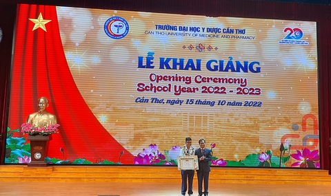 Tân thủ khoa Trường đại học Y dược Cần Thơ được tặng thưởng một năm học phí - Ảnh 1. Tân thủ khoa Trường đại học Y dược Cần Thơ được tặng thưởng một năm học phí - Ảnh 1.
