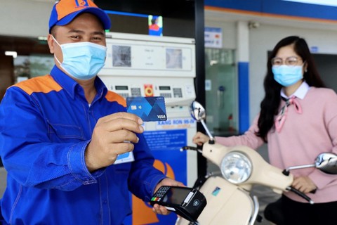 Petrolimex: Đẩy mạnh kinh doanh sản phẩm năng lượng xanh, chuyển đổi số toàn diện - Ảnh 3. Petrolimex: Đẩy mạnh kinh doanh sản phẩm năng lượng xanh, chuyển đổi số toàn diện - Ảnh 3.