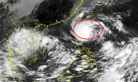 Áp thấp nhiệt đới ngoài khơi Philippines có thể mạnh lên thành bão, ngày 16 đến 17-10 vào Biển Đông - Ảnh 1. Áp thấp nhiệt đới ngoài khơi Philippines có thể mạnh lên thành bão, ngày 16 đến 17-10 vào Biển Đông - Ảnh 1.