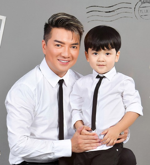 Đàm Vĩnh Hưng bật khóc trong trailer ‘Nhật ký làm cha’ - Ảnh 1. Đàm Vĩnh Hưng bật khóc trong trailer ‘Nhật ký làm cha’ - Ảnh 1.