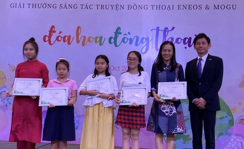 Nghịch lý truyện thiếu nhi Đóa hoa đồng thoại: trẻ em viết ‘già’ , người lớn thơ trẻ - Ảnh 3. Nghịch lý truyện thiếu nhi Đóa hoa đồng thoại: trẻ em viết ‘già’ , người lớn thơ trẻ - Ảnh 3.