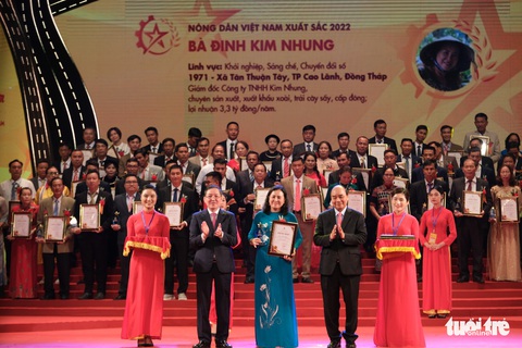 Chủ tịch nước: Hỗ trợ nông dân để chuyển mạnh sang sản xuất hàng hóa quy mô lớn - Ảnh 1. Chủ tịch nước: Hỗ trợ nông dân để chuyển mạnh sang sản xuất hàng hóa quy mô lớn - Ảnh 1.
