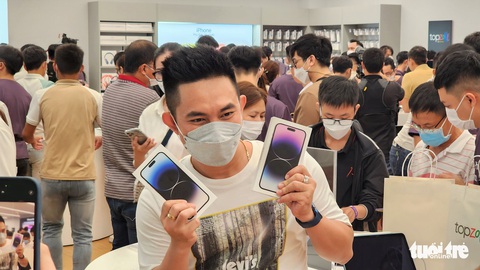 Vì sao ngày càng nhiều người Việt mua iPhone dù giá cao? - Ảnh 2. Vì sao ngày càng nhiều người Việt mua iPhone dù giá cao? - Ảnh 2.