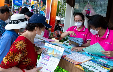 Nhộn nhịp tour xuất ngoại thu - đông - Ảnh 2. Nhộn nhịp tour xuất ngoại thu - đông - Ảnh 2.