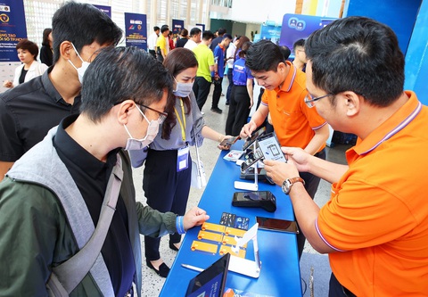 Tuần lễ đổi mới sáng tạo và chuyển đổi số TP.HCM: Trải nghiệm công nghệ thanh toán của Sacombank - Ảnh 1. Tuần lễ đổi mới sáng tạo và chuyển đổi số TP.HCM: Trải nghiệm công nghệ thanh toán của Sacombank - Ảnh 1.