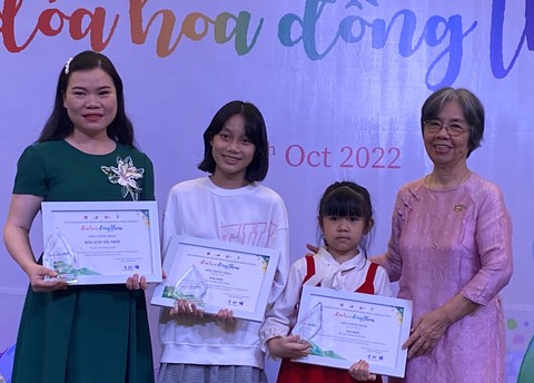 Nghịch lý truyện thiếu nhi Đóa hoa đồng thoại: trẻ em viết ‘già’ , người lớn thơ trẻ - Ảnh 2. Nghịch lý truyện thiếu nhi Đóa hoa đồng thoại: trẻ em viết ‘già’ , người lớn thơ trẻ - Ảnh 2.