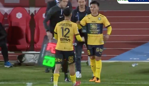 Quang Hải cùng Pau FC có chiến thắng trên sân của Annecy - Ảnh 2. Quang Hải cùng Pau FC có chiến thắng trên sân của Annecy - Ảnh 2.