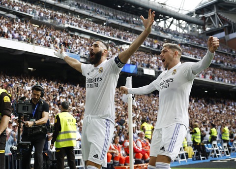 Benzema lập công, Lewandowski bỏ lỡ khó tin: Real Madrid thắng Barcelona 3-1 - Ảnh 1. Benzema lập công, Lewandowski bỏ lỡ khó tin: Real Madrid thắng Barcelona 3-1 - Ảnh 1.