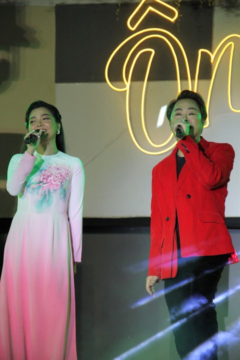 Đông Quân, Thanh Ngọc, Hồng Mơ mang làn gió mới cho nhạc đỏ - Ảnh 4. Đông Quân, Thanh Ngọc, Hồng Mơ mang làn gió mới cho nhạc đỏ - Ảnh 4.