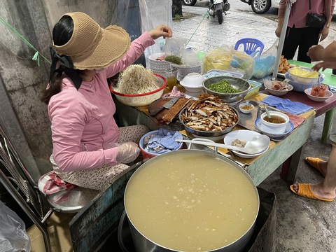Tô cháo chả nóng hổi giữa trời chiều Phú Quốc - Ảnh 6. Tô cháo chả nóng hổi giữa trời chiều Phú Quốc - Ảnh 6.
