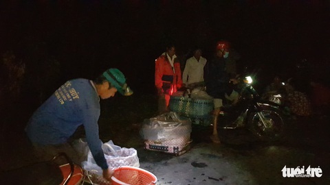 Dân miền Tây tất bật đánh bắt cá đồng mùa lũ lớn - Ảnh 6. Dân miền Tây tất bật đánh bắt cá đồng mùa lũ lớn - Ảnh 6.