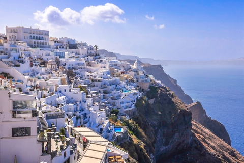 Khám phá thiên đường Santorini cùng blogger du lịch Ngô Trần Hải An - Ảnh 1. Khám phá thiên đường Santorini cùng blogger du lịch Ngô Trần Hải An - Ảnh 1.