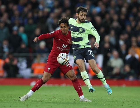 Thủ môn Alisson kiến tạo, Salah ghi bàn giúp Liverpool hạ Man City - Ảnh 2. Thủ môn Alisson kiến tạo, Salah ghi bàn giúp Liverpool hạ Man City - Ảnh 2.