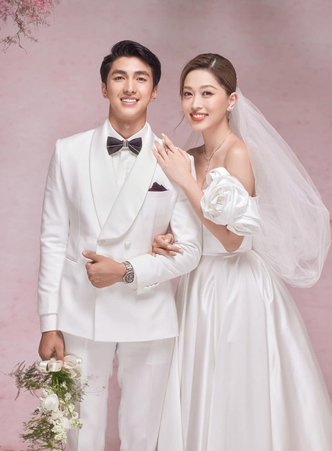 Ảnh vui sao Việt 17-10: Phi Hùng gây ngỡ ngàng vì độ dẻo dai ở tuổi 45 - Ảnh 3. Ảnh vui sao Việt 17-10: Phi Hùng gây ngỡ ngàng vì độ dẻo dai ở tuổi 45 - Ảnh 3.