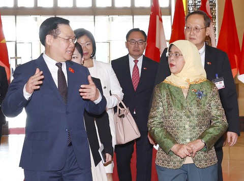 Tổng bí thư, Thủ tướng và Chủ tịch Quốc hội tiếp Tổng thống Singapore - Ảnh 3. Tổng bí thư, Thủ tướng và Chủ tịch Quốc hội tiếp Tổng thống Singapore - Ảnh 3.