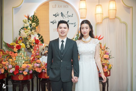 Đỗ Mỹ Linh khoe bụng bầu vượt mặt, visual chuẩn hoa hậu - Ảnh 4. Nàng hậu và chồng có cuộc sống hôn nhân êm đềm