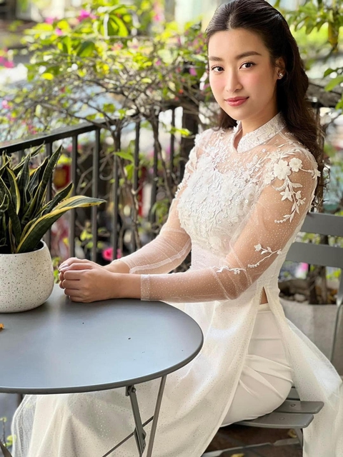 Đẳng cấp gia đình tỉ phú: Đón con dâu hoa hậu bằng xích lô! - Ảnh 6. Đẳng cấp gia đình tỉ phú: Đón con dâu hoa hậu bằng xích lô! - Ảnh 6.