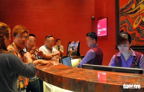 nguoi nuoc ngoai lam thu tuc vao casino Ho Tram nguoi nuoc ngoai lam thu tuc vao casino Ho Tram
