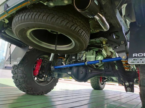 Toyota Fortuner độ hầm hố, biến thành ‘quái vật offroad’, ghế như siêu xe - Ảnh 13. Toyota Fortuner độ hầm hố, biến thành ‘quái vật offroad’, ghế như siêu xe - Ảnh 13.