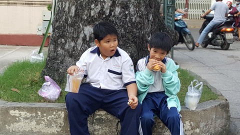 Đi học sớm chẳng được lợi ích gì cho học sinh - Ảnh 3. Đi học sớm chẳng được lợi ích gì cho học sinh - Ảnh 3.