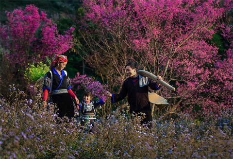 Phụ nữ Việt Nam chỉ đẹp trong lao động? - Ảnh 4. Phụ nữ Việt Nam chỉ đẹp trong lao động? - Ảnh 4.