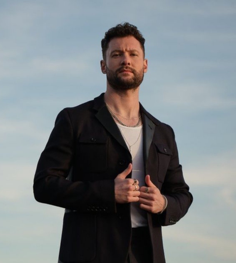Ca sĩ tỉ view Calum Scott muốn học tiếng Việt để hát cùng Hoàng Duyên - Ảnh 4. Ca sĩ tỉ view Calum Scott muốn học tiếng Việt để hát cùng Hoàng Duyên - Ảnh 4.