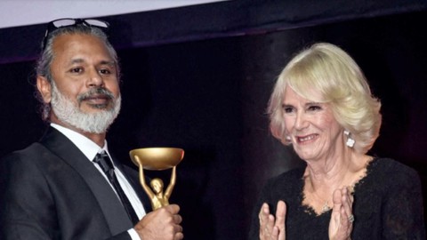 Tiểu thuyết gia người Sri Lanka đoạt giải thưởng văn học Booker - Ảnh 1. Tiểu thuyết gia người Sri Lanka đoạt giải thưởng văn học Booker - Ảnh 1.