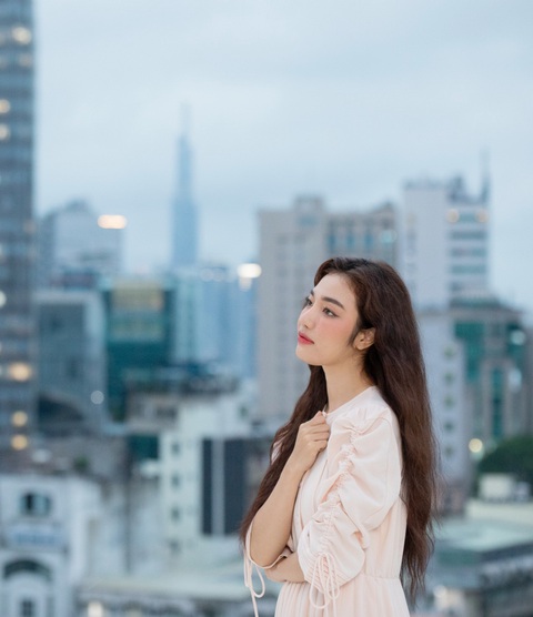 Ca sĩ tỉ view Calum Scott muốn học tiếng Việt để hát cùng Hoàng Duyên - Ảnh 2. Ca sĩ tỉ view Calum Scott muốn học tiếng Việt để hát cùng Hoàng Duyên - Ảnh 2.