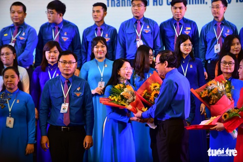 Gửi gắm của ông bí thư - Ảnh 2. Gửi gắm của ông bí thư - Ảnh 2.