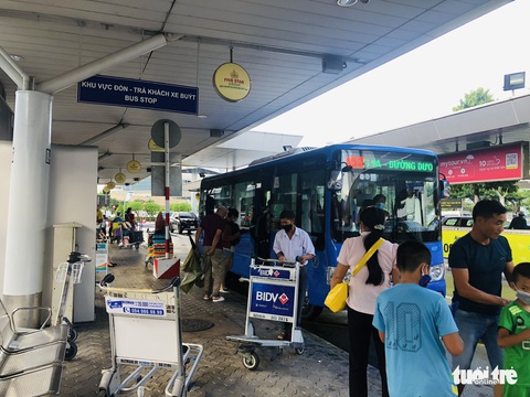 Thêm 2 tuyến xe buýt vòng sân bay Tân Sơn Nhất - Ảnh 1. Thêm 2 tuyến xe buýt vòng sân bay Tân Sơn Nhất - Ảnh 1.