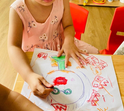 Hình ảnh mẹ qua đôi mắt của các bé mầm non - Ảnh 7. Hình ảnh mẹ qua đôi mắt của các bé mầm non - Ảnh 7.
