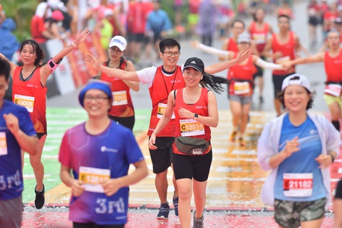 Đỗ Quốc Luật, Nguyễn Thị Oanh vô địch giải Hà Nội Marathon Techcombank - Ảnh 2. Đỗ Quốc Luật, Nguyễn Thị Oanh vô địch giải Hà Nội Marathon Techcombank - Ảnh 2.