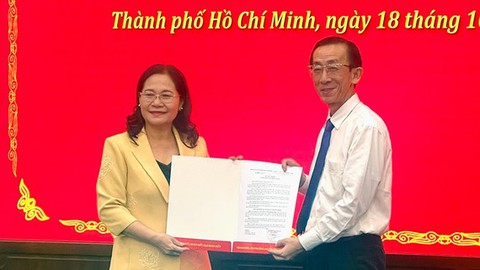 PGS.TS Trần Hoàng Ngân làm thư ký Bí thư Nguyễn Văn Nên - Ảnh 1. PGS.TS Trần Hoàng Ngân làm thư ký Bí thư Nguyễn Văn Nên - Ảnh 1.
